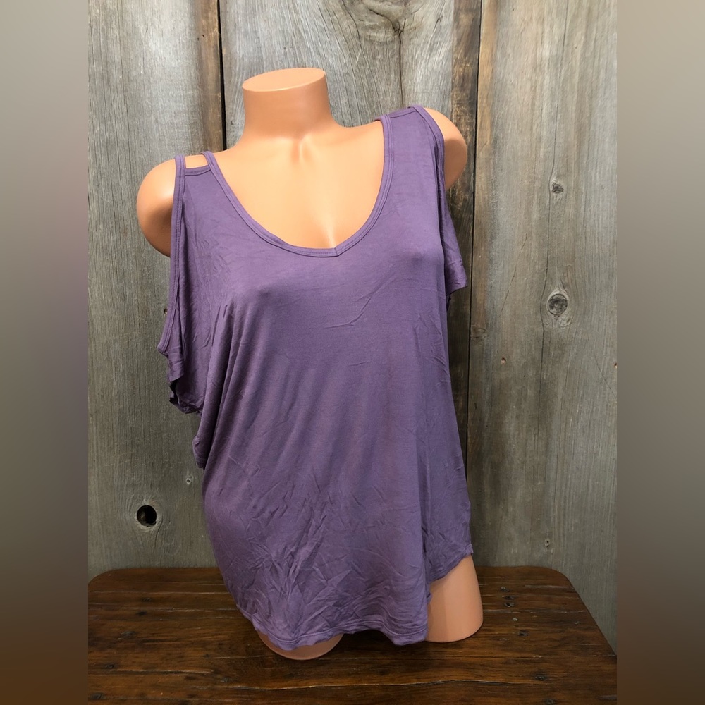 Express One Eleven Cold Shoulder Top in Purple Size Medium Women’s